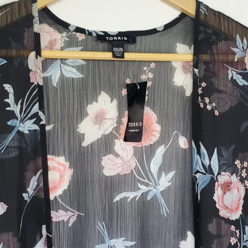 Torrid Floral Fringe Trim Short Sleeve Kimono size 00/0 or M/L - Picture 5 of 11